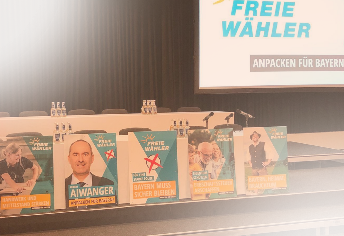 Erster Blick auf Wahlplakate der Freien Wähler Bayern